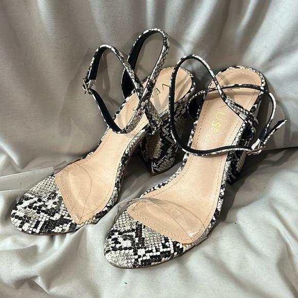 Venus 5in snake strappy heels - Picture 1 of 4